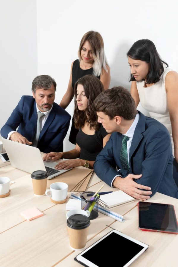 professional-employees-collaborating-medium-shot